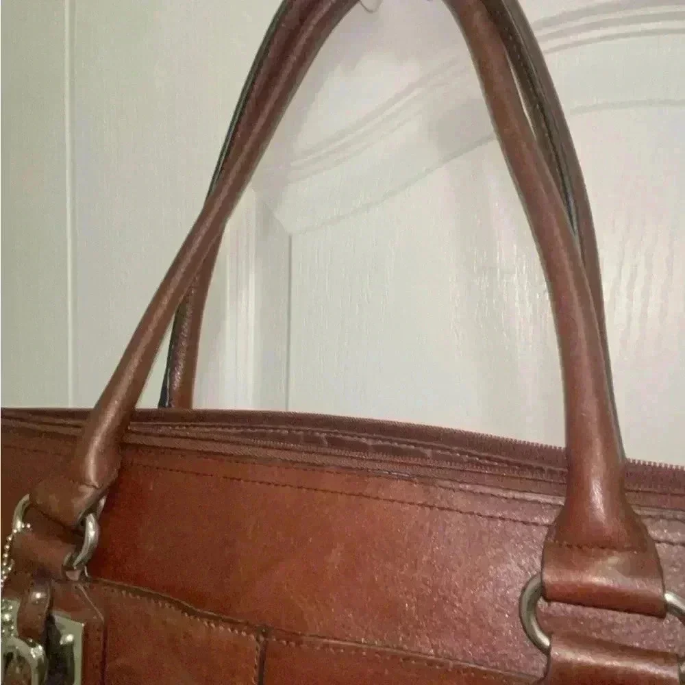 Wilson leather original back, rown color great conditions with adjstbel strap